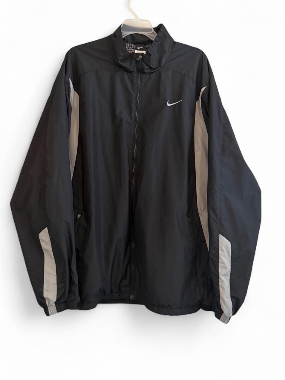 Nike vintage Men’s Black Windbreaker Jacket with Gray Accents